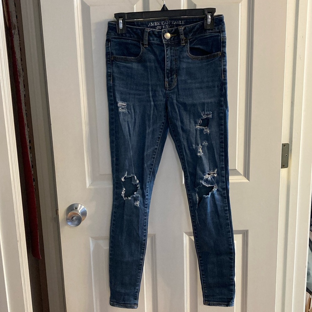 Size 4 American Eagle Dark Wash Distressed High Rise Jegging